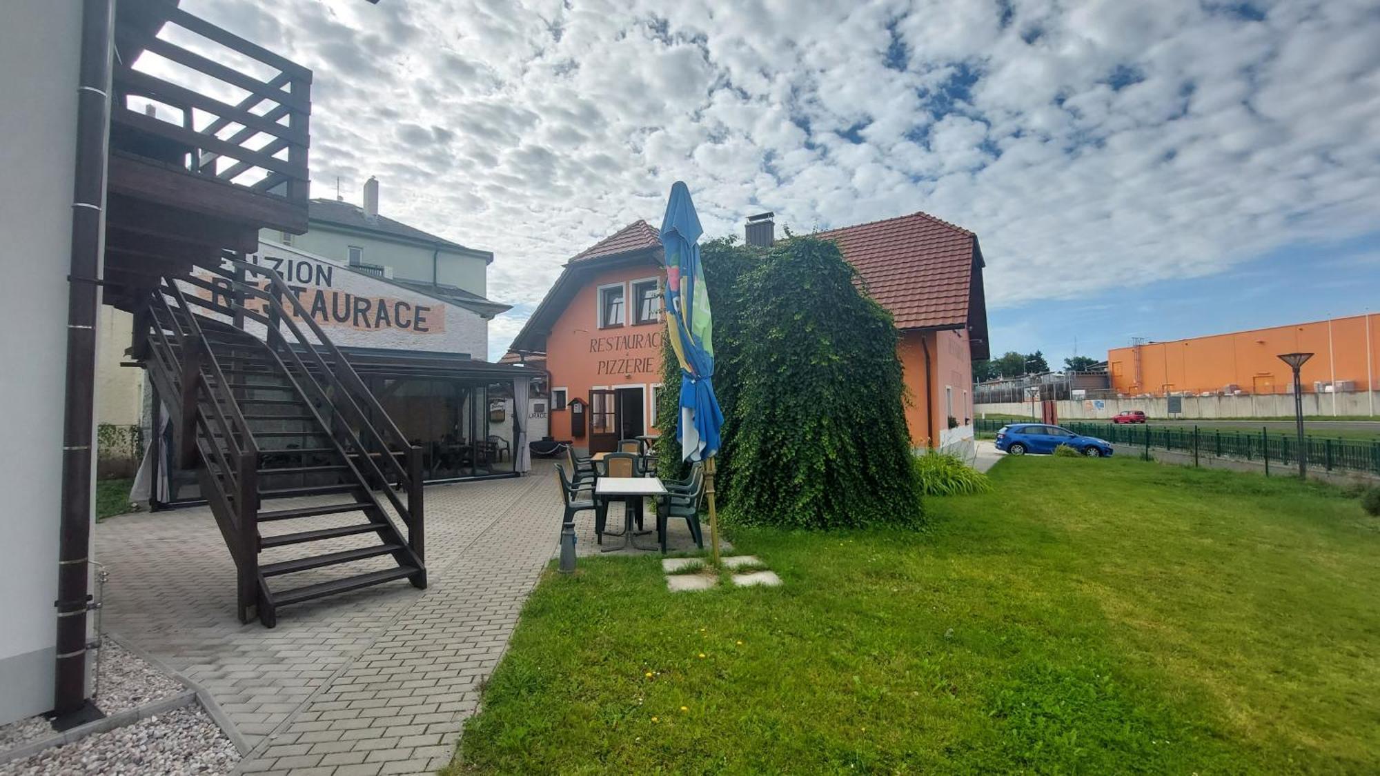 Penzion a restaurace U Strnada Klatovy Esterno foto